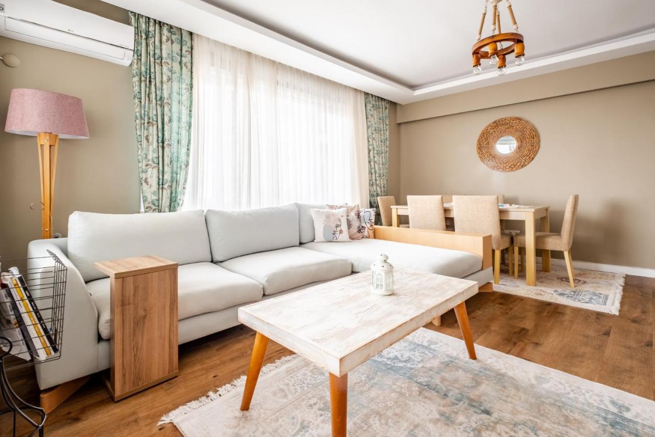 Vibrant Flat With Balcony In Maltepe Apartment