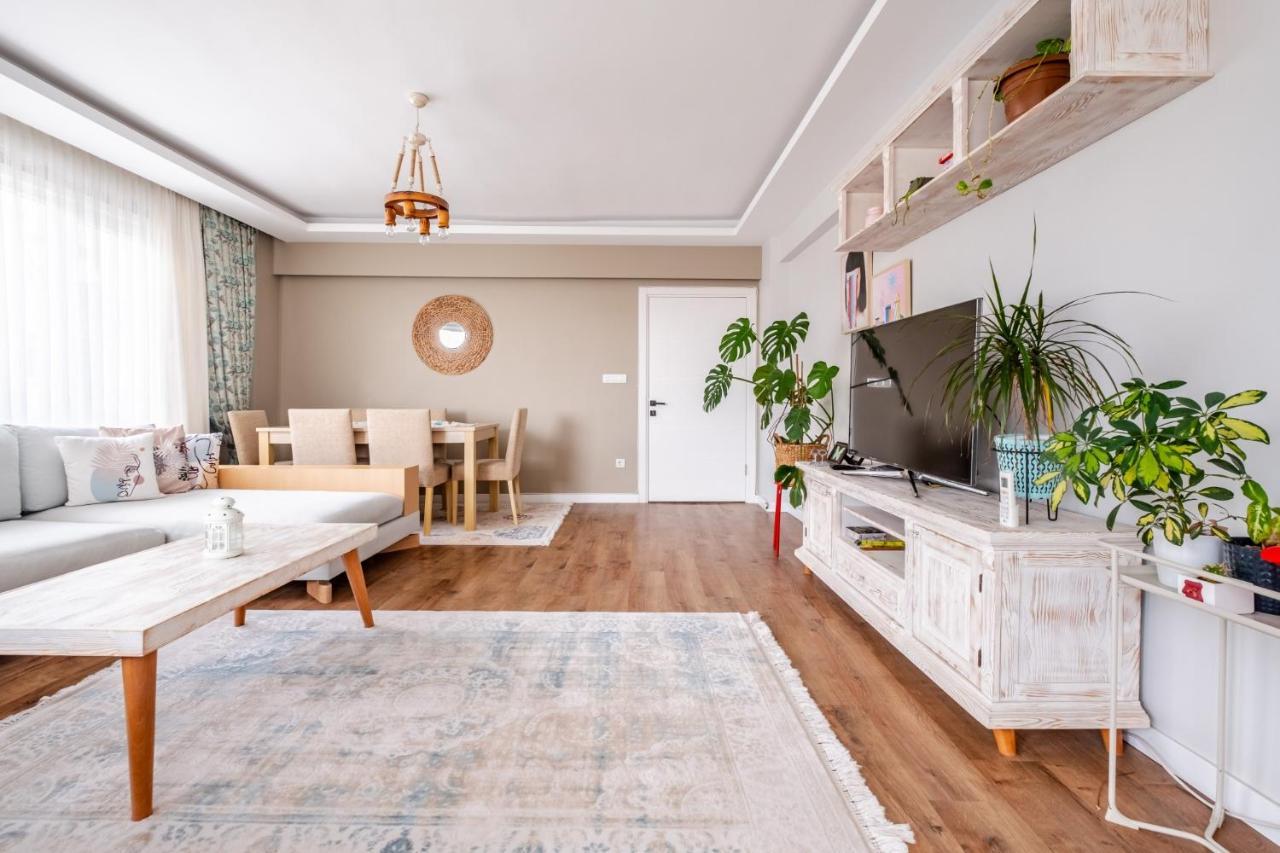 Vibrant Flat With Balcony In Maltepe *