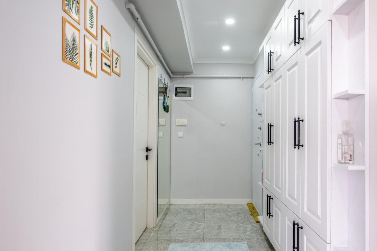 Vibrant Flat With Balcony In Maltepe Apartment